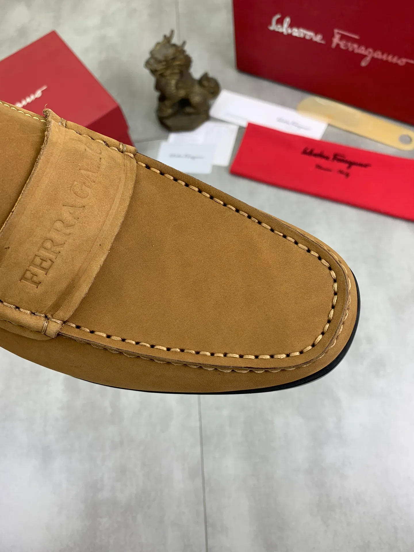 Men's Men's Shoes 💰P460💰[New Style] Water-dyed Niuli 🆘[Salvatore Ferragamo] Ferragamo's latest casual business leather shoes for men! Available at counters simultaneously! The fabric is made of specially imported original calfskin, and the interior is made of imported water-dyed cowhide. It is absolutely luxurious and leads the fashion trend. Matching code: 38-45; 3⃣️ colors available